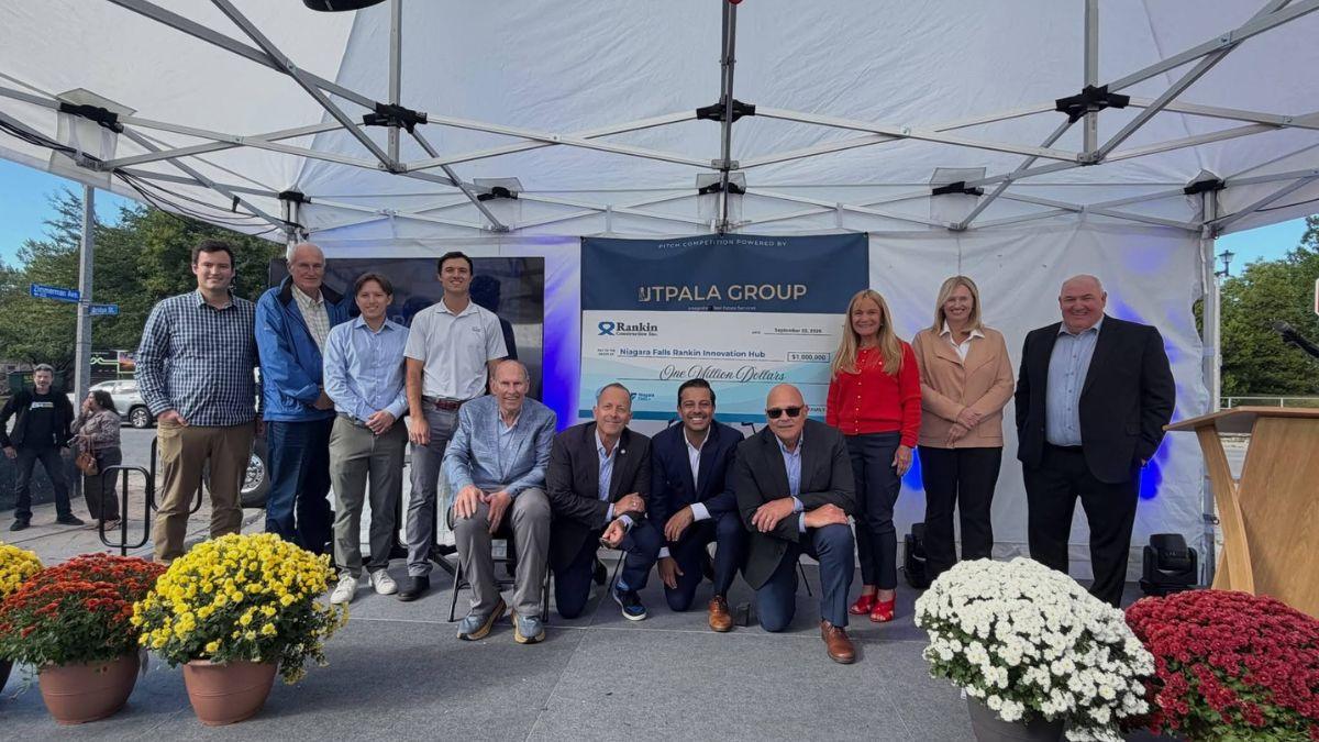 Members of the Rankin family, Niagara Falls Rankin Innovation Hub leadership and community guests with a ceremonial $1 million cheque at Demo Day.